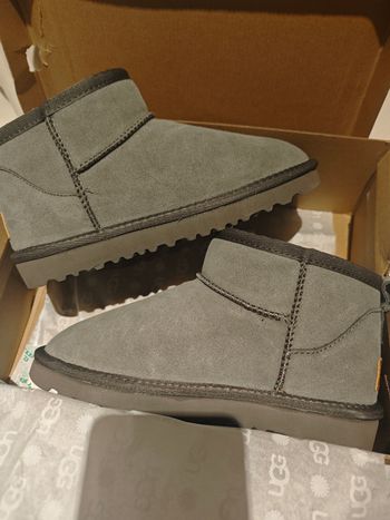 Ugg grise
