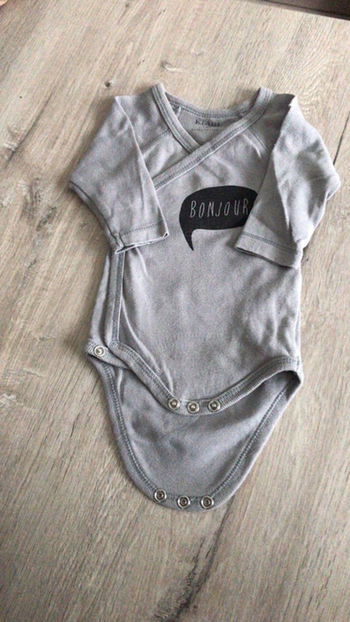 5 bodies 1 pyjama 1 mois - photo numéro 7