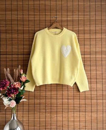 Pull  jaune  a coeur 🌺