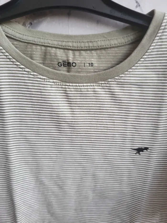 Lot 2 t-shirt 10ans - photo numéro 3