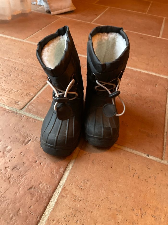 Boots  neuf sans étiquette 25 26