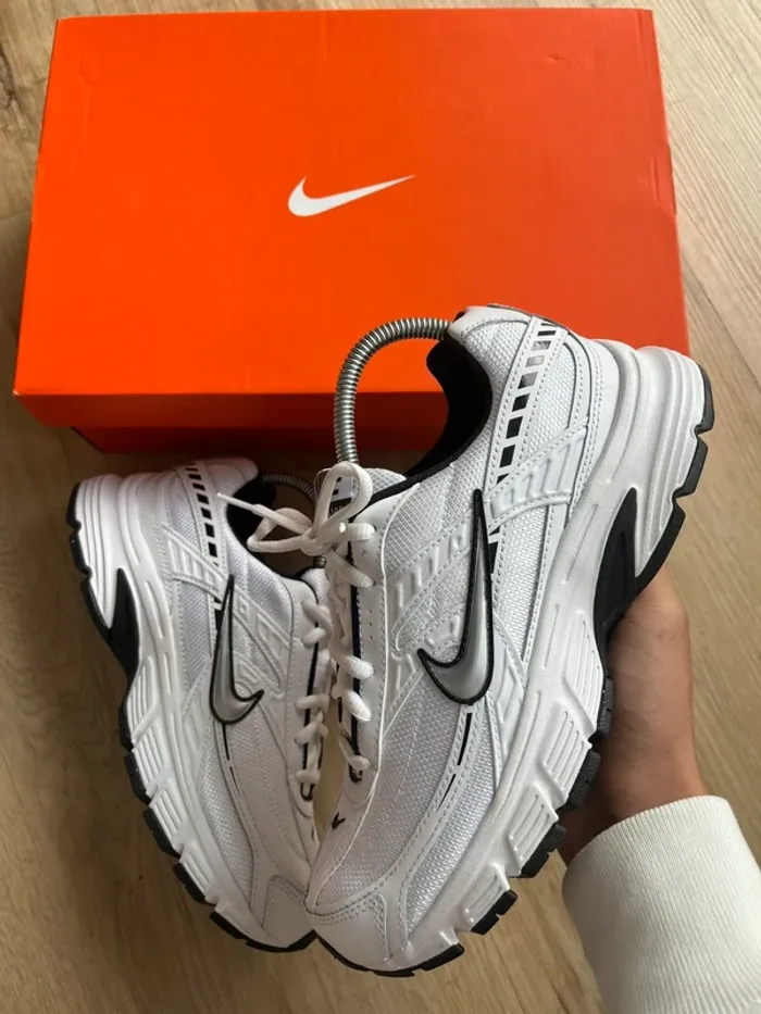 Nike Initiator Fluffy Blanc Gris Noir Taille 40