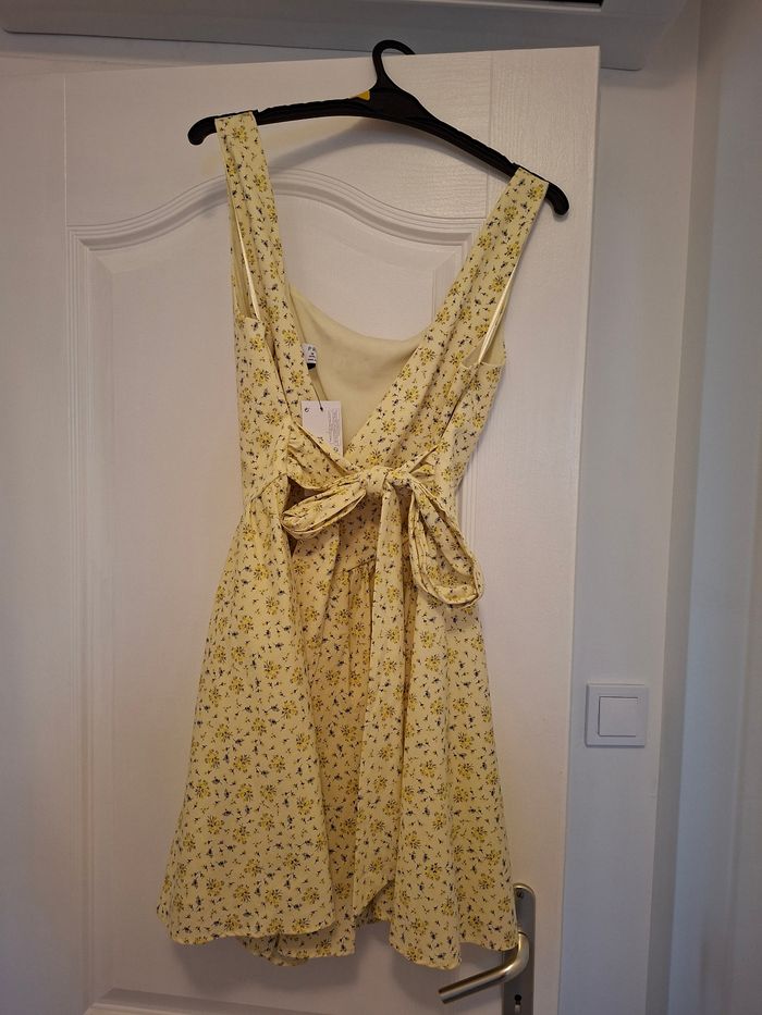 Robe jaune à fleurs - photo numéro 4