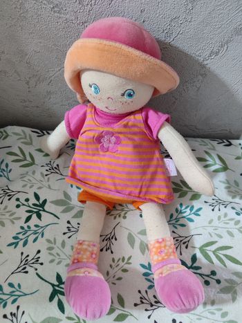 Doudou poupée corolle