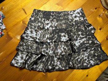 Jupe camaïeu motif et volant