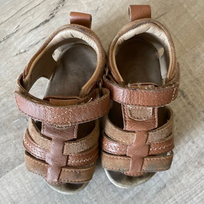 Très jolie paire de sandales garçon taille  22 - photo numéro 3