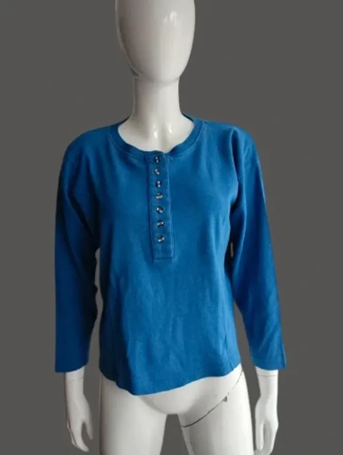 2 Pulls ou T shirts manches longues - photo numéro 7