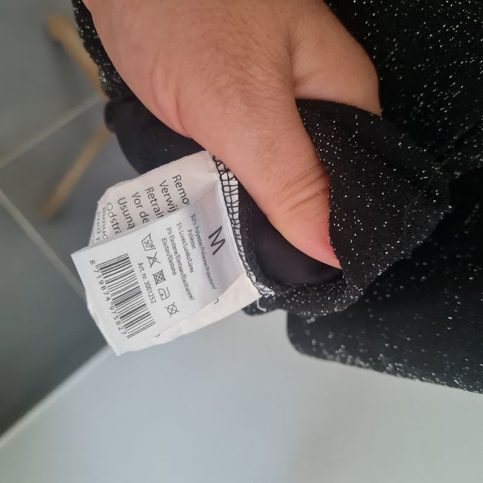 Belle robe noire pailletée - photo numéro 4