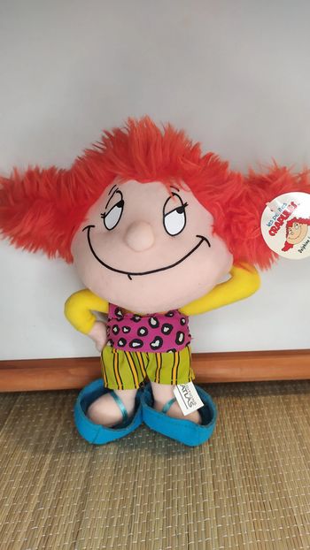 poupée en peluche  les petites crapules '' Delphine la frime '' atlas