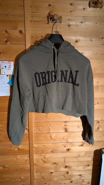 Pull crop top a capuche kaki