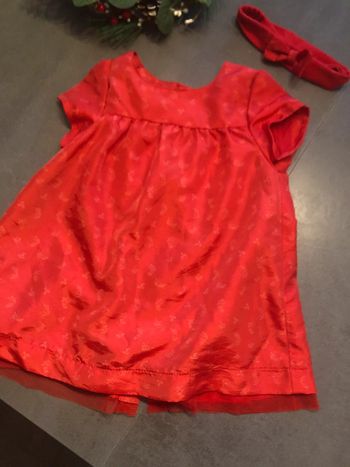 Robe rouge satinée 3 mois