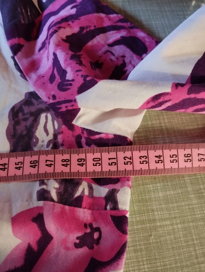Robe pin-up blanche fleurs fushia et violette - photo numéro 4