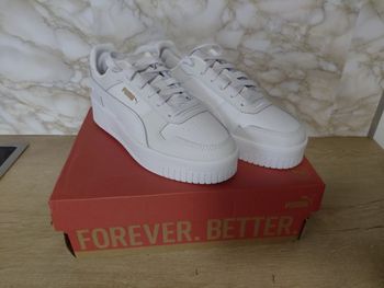 Superbe paire de baskets Puma blanches 🖤