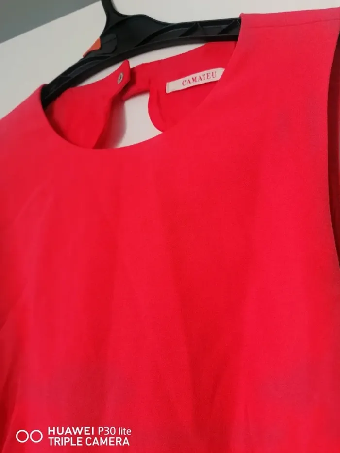 Robe rouge décollée arrière - photo numéro 3