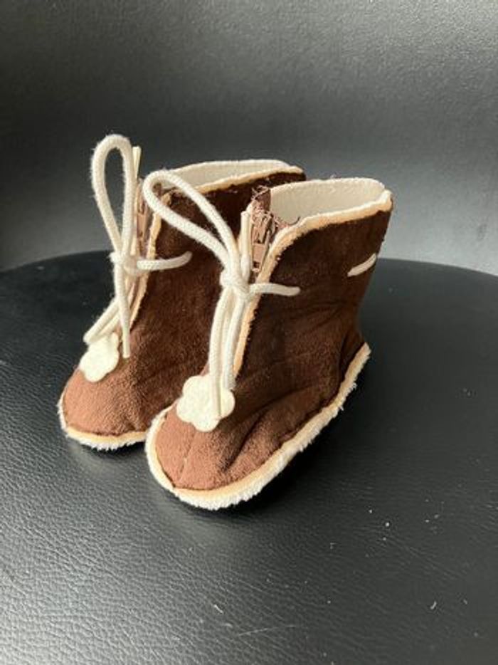 Chaussons marron pointure 18 - photo numéro 2
