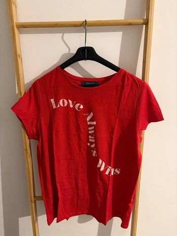 T-shirt Rouge Primark avec Inscription "Love Always Wins" - Taille S