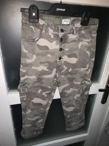 Pantalon skinny taille S camouflage boutons tendance