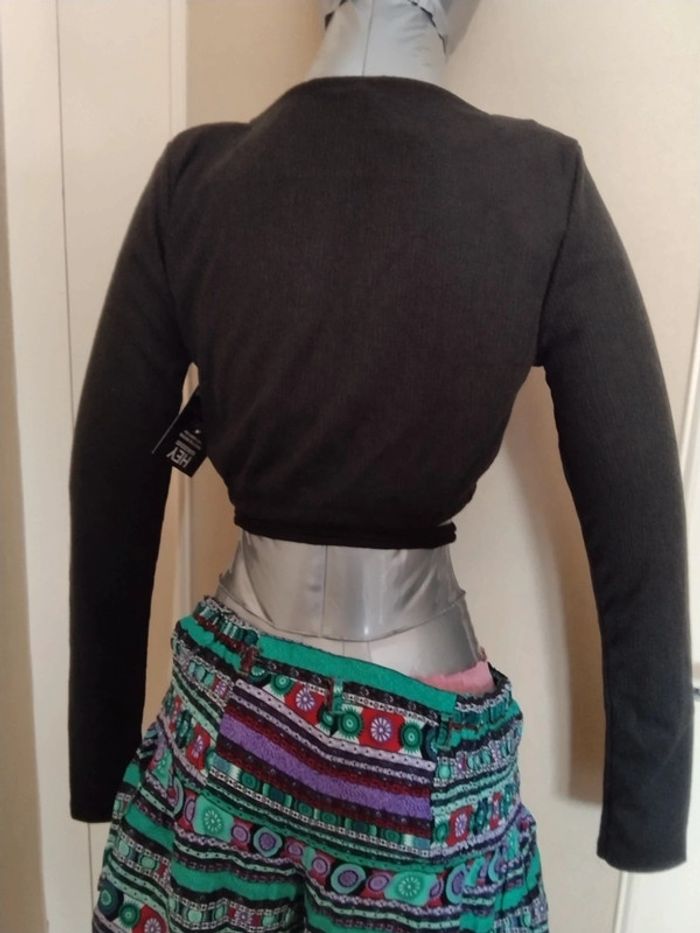 Crop-top manches longues.marque NLY trend (A79) - photo numéro 5