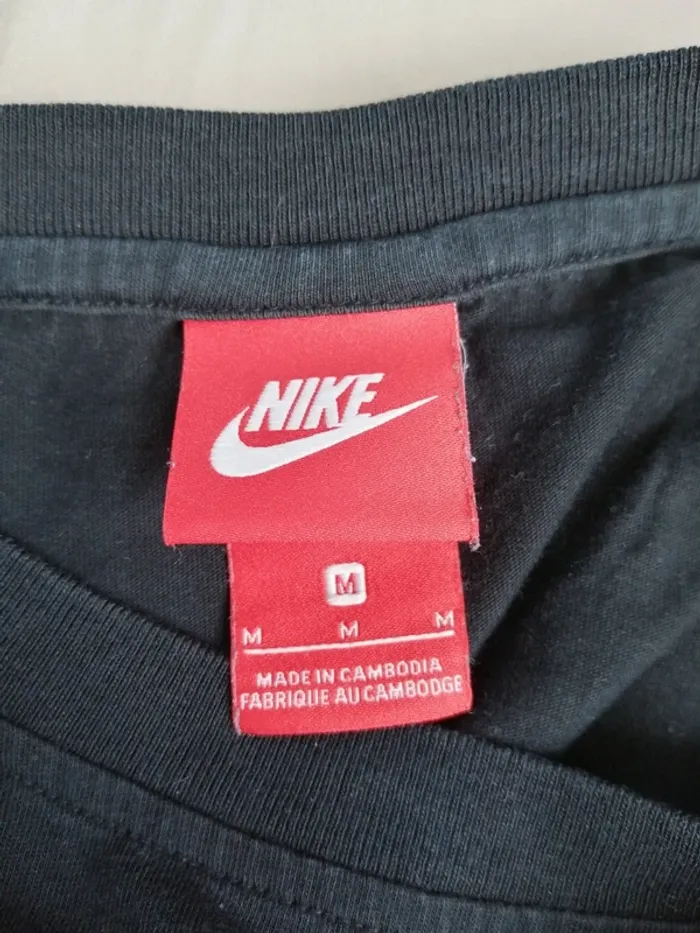 Tee-shirt noir crop top avec impression logo nike / nike authentique / (M) - photo numéro 3