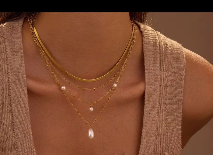 Collier en acier inoxydable doré a l’or fin 18 carats