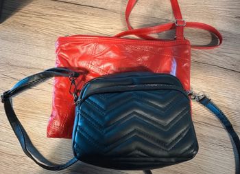 Lot de 2 sacs/pochettes rouges et noirs