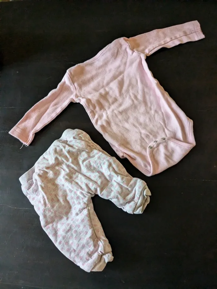 Lot body + pantalon assorti 1mois - photo numéro 2