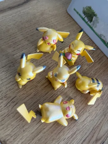 Lot figurine Pokémon Pikachu