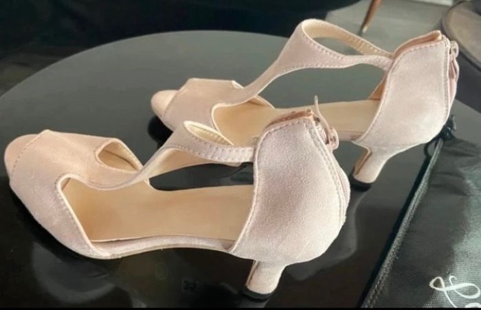 Haussier à talon rose 35 neuve