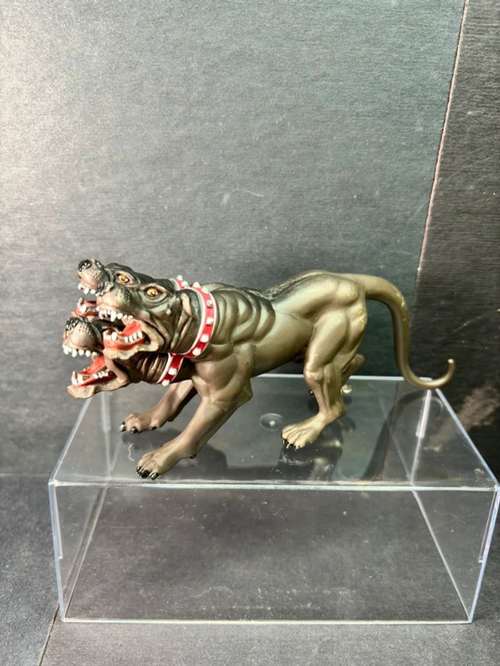 Figurine 2010 papo cerbère chien à trois têtes monstre mythique