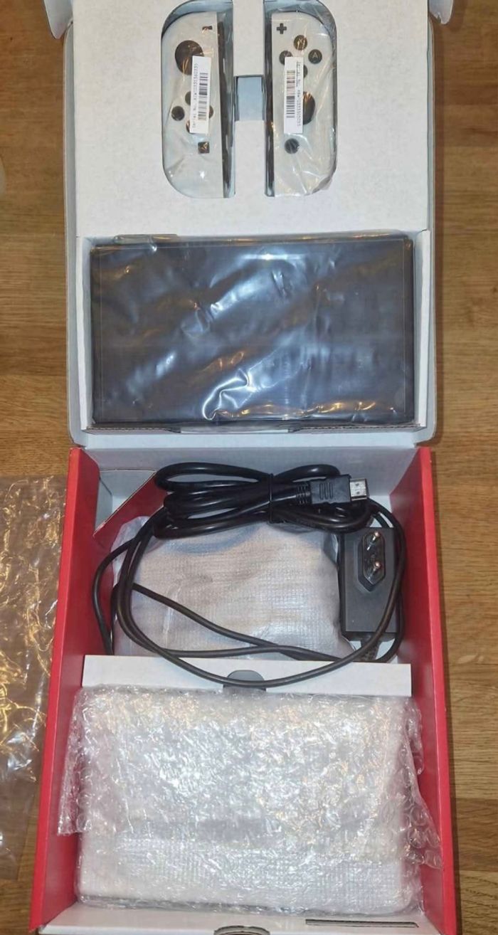 Nintendo Switch Oled - photo numéro 7