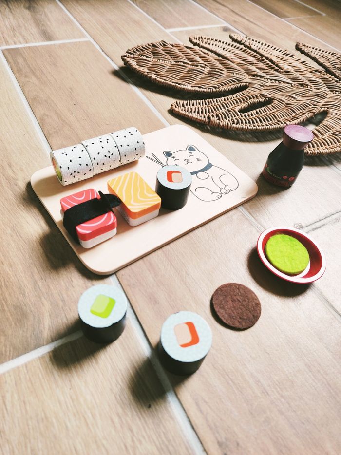 🍣Dinette plateau de sushis et makis en bois à scratch - photo numéro 2