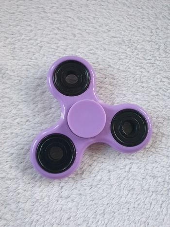 Hand spinner violet