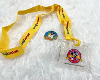 Pin’s et lanière Disneyland Paris