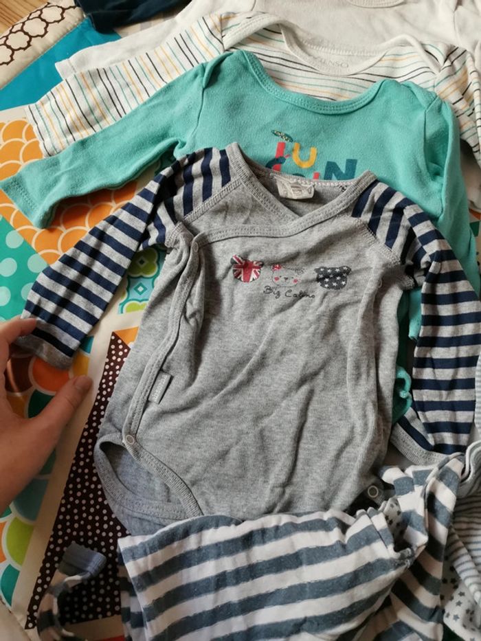 Lot 14 bodies 6 mois - photo numéro 6