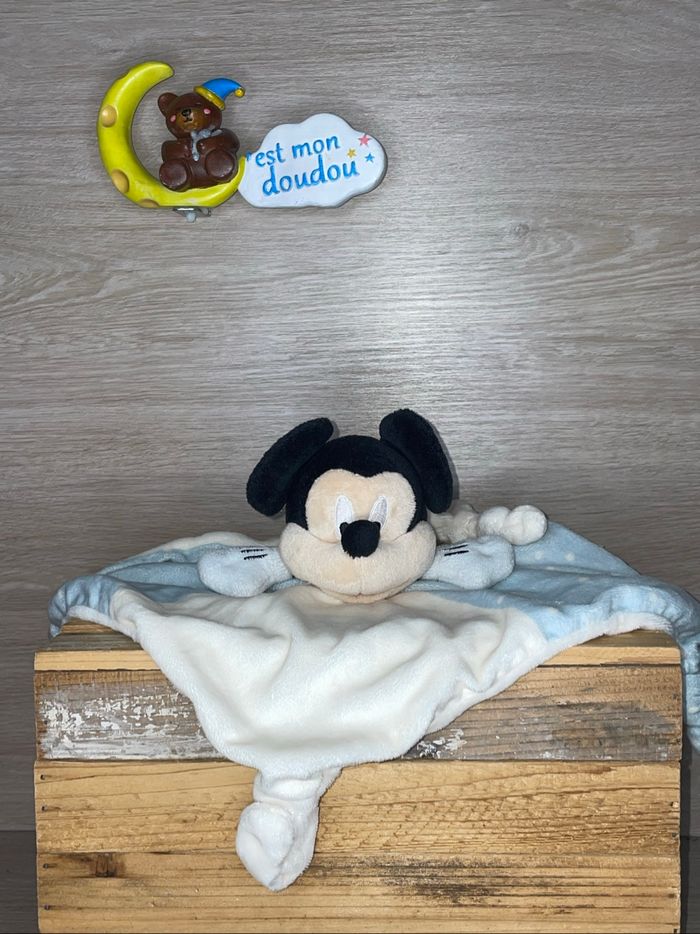 DY432 doudou Mickey Disney