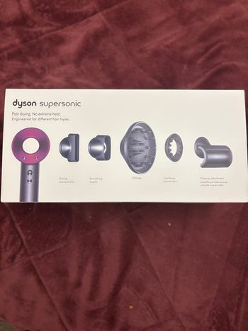 Seche cheveux dyson supersonic neuf