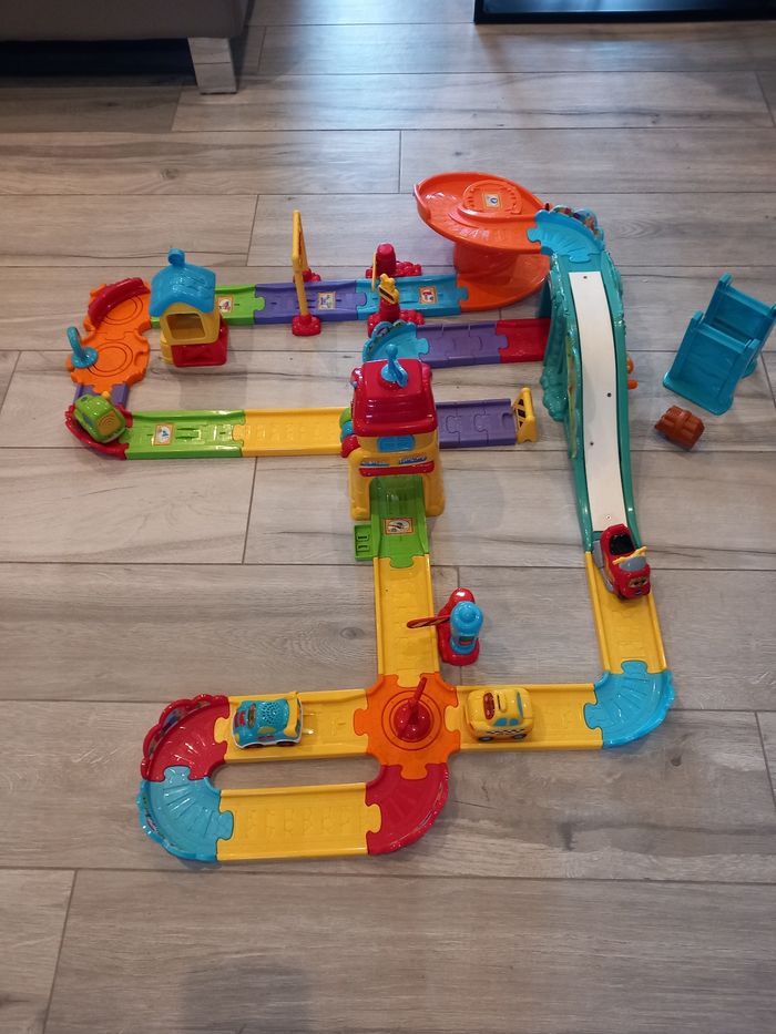 Circuit Tut Tut Bolide + 5 véhicules - photo numéro 4