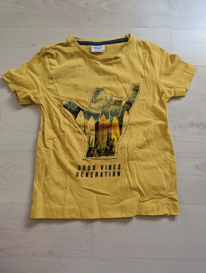Tee short jaune tape à l oeil