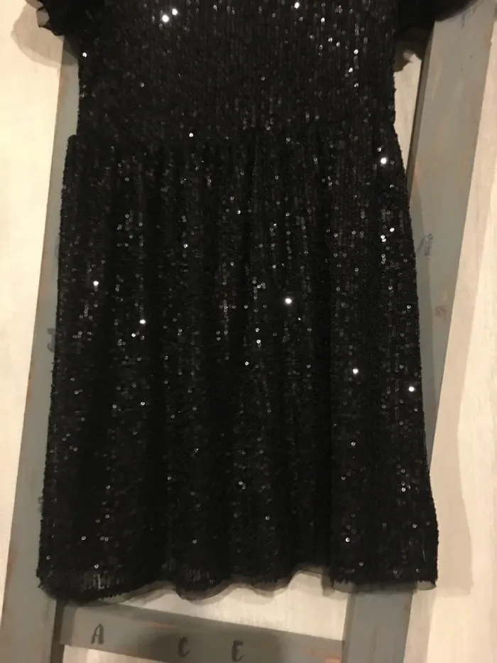 Robe à paillettes - photo numéro 3