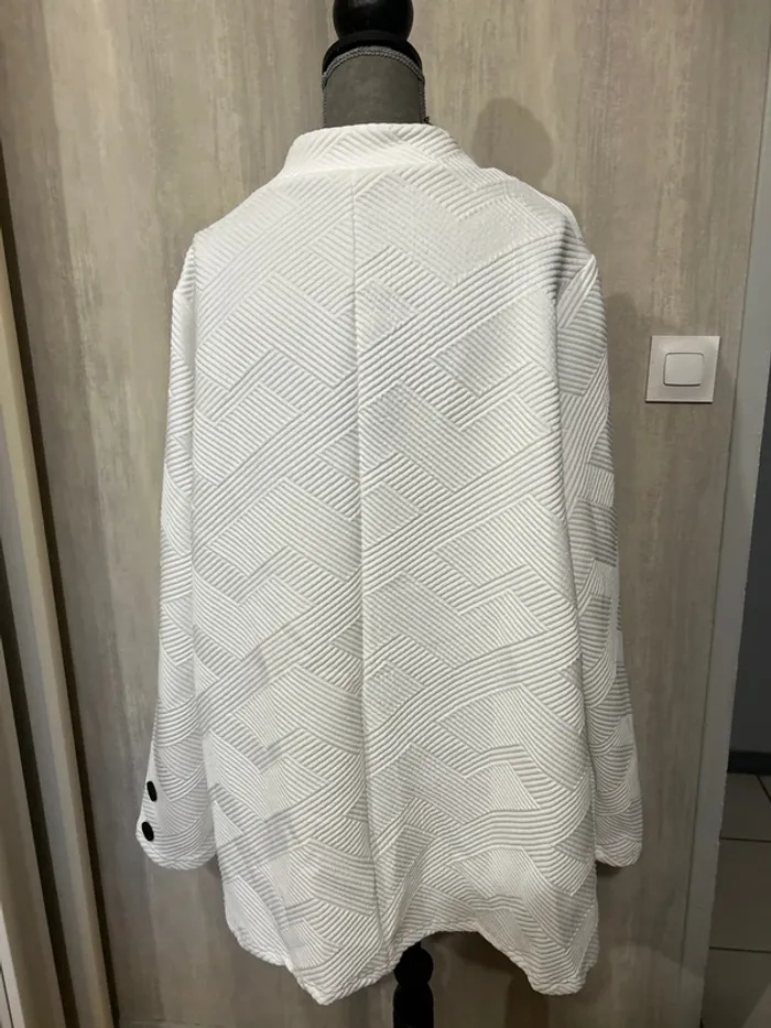 Veste blanche - photo numéro 4