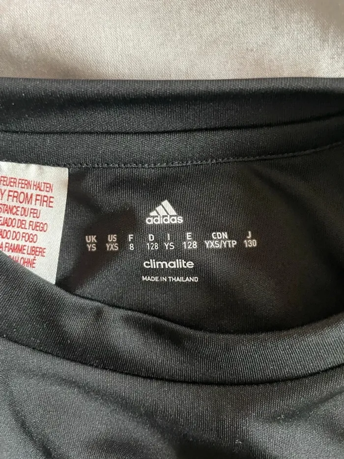 T-shirt Adidas Taille 8 ans neuf - photo numéro 4