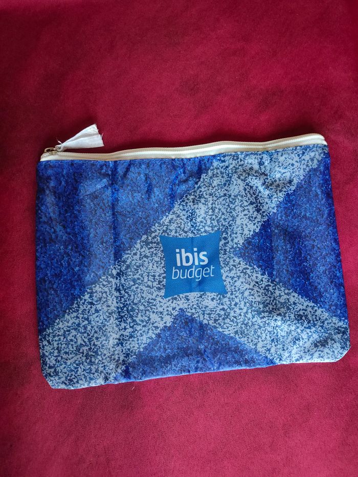 Trousse à toilette ibis styles -ibis budget neuf jamais servi