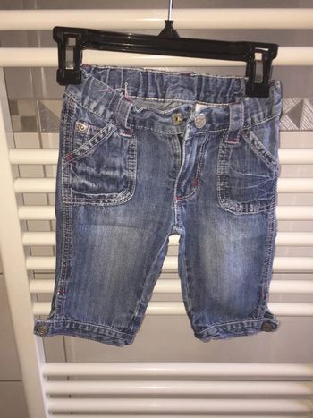 Bermuda jeans taille 2 ans en tbe à 3 euros