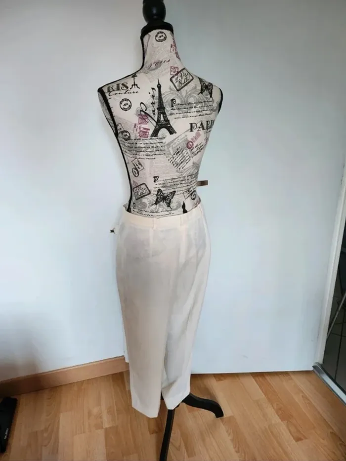 Superbe Pantalon Tailleur de couleur Crème de marque Gregory Pat et de taille 42 - photo numéro 3