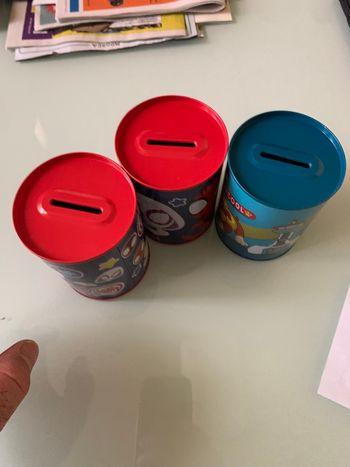 Tirelires Métal Marvel ou paw patrol neuf