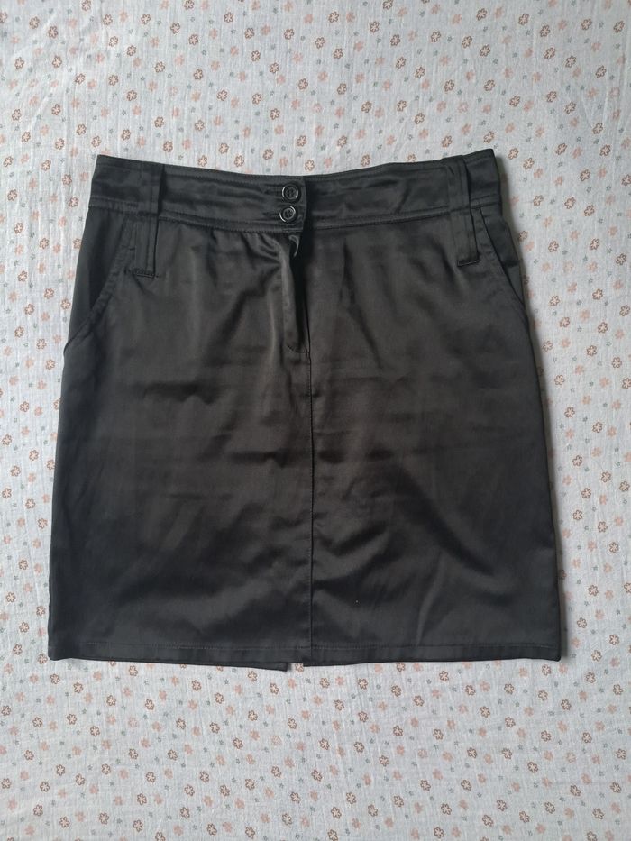 Mini-jupe noire satinée Lulumary - Taille M/L - Très bon état - photo numéro 1