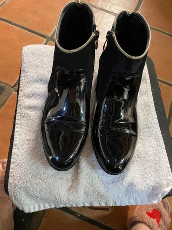 Bottine plate  noir  et doré  taille 40