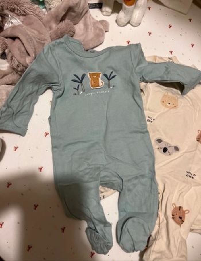 4 Pyjamas 1 mois