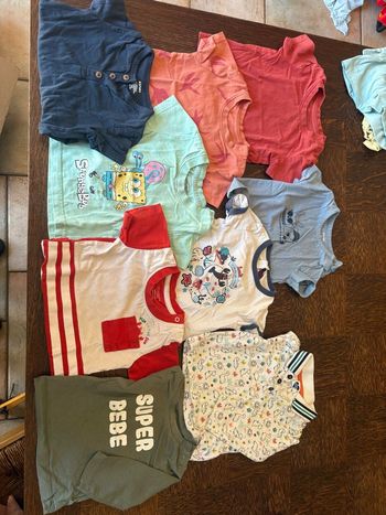 T shirt bébé 9 mois.