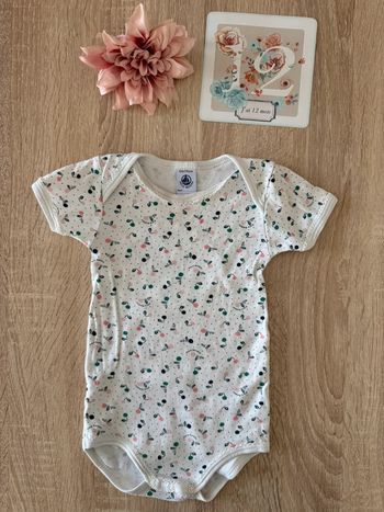 Body MC blanc à fleurs Petit Bateau 12 mois TBE
